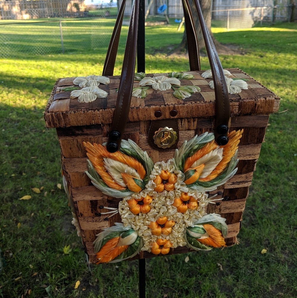 Fall color vintage wicker purse